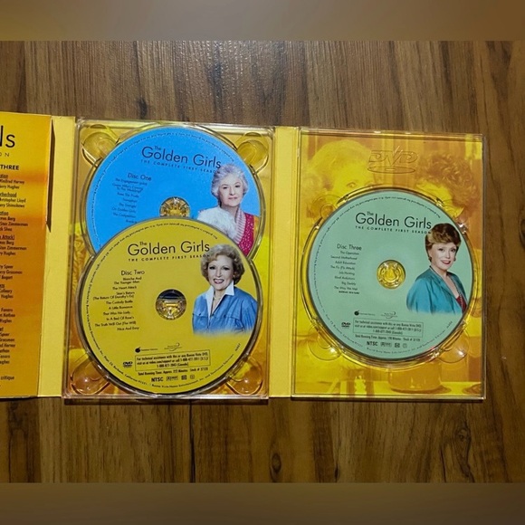 The Golden Girls DVD The Complete First Season 3-Disc Set - Picture 9 of 14